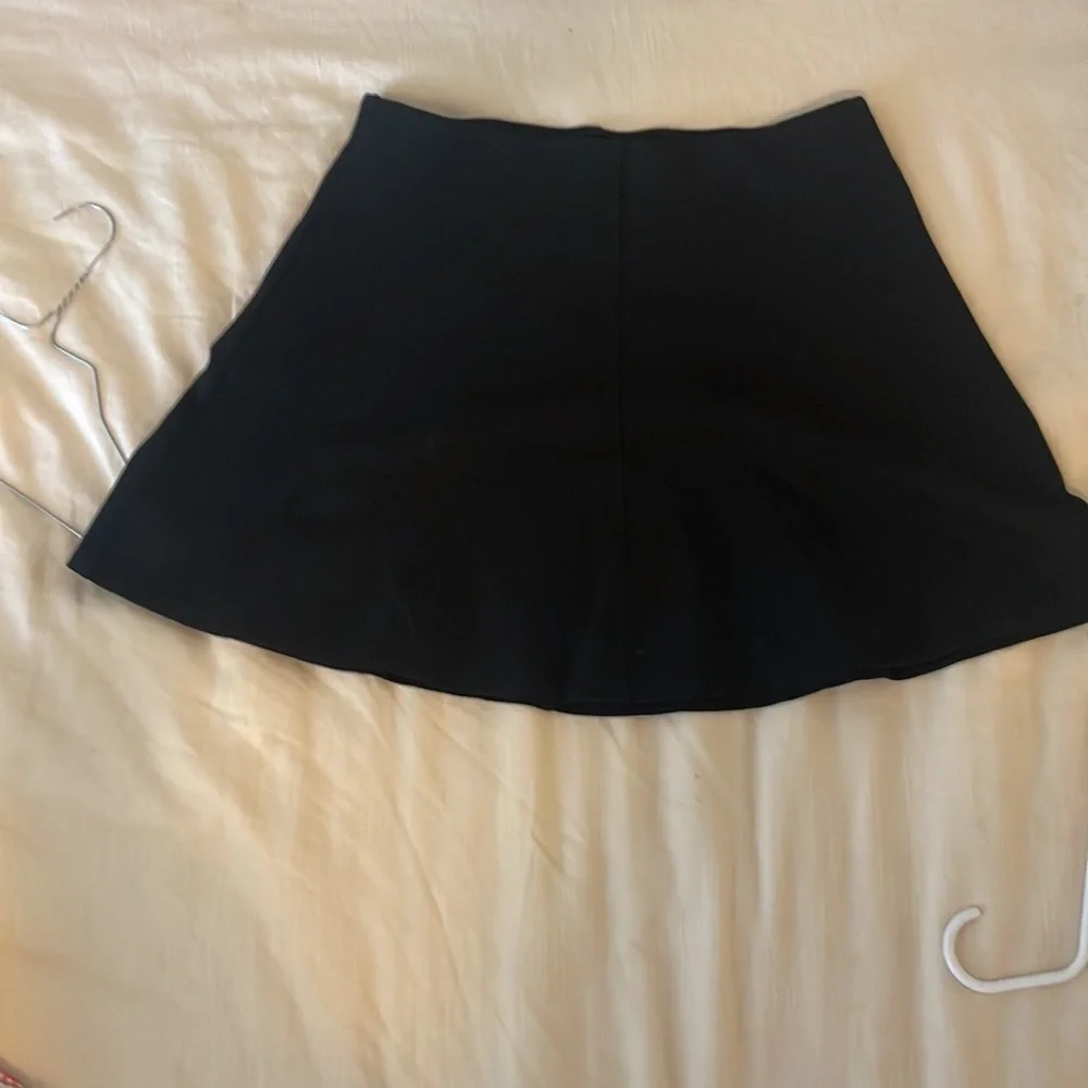 Loft Black Seamed Skirt, size MEDIUM - Picture 3 of 5